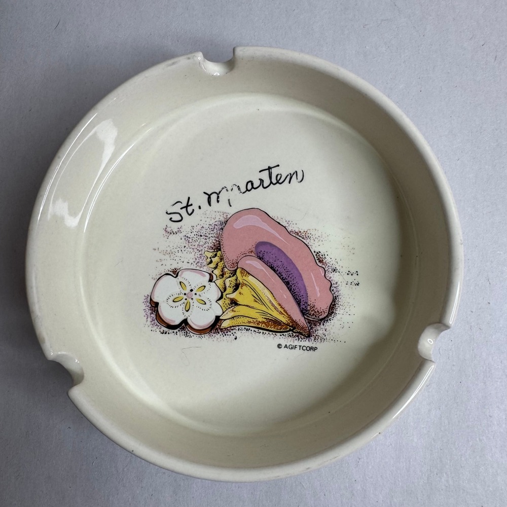 Vintage St Maarten Souvenir Ashtray AGIFTCORP Ceramic Shell Sand Dollar‎ White
